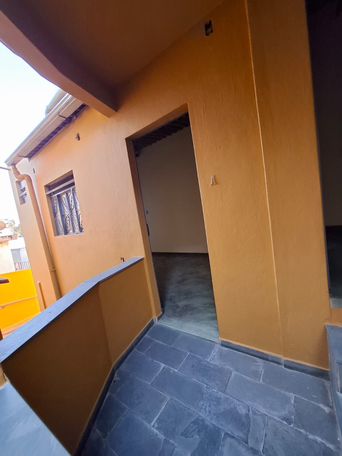 Kitnet 1 Quarto para Aluguel na Califórnia, Belo Horizonte Casa A — foto 1 de 6