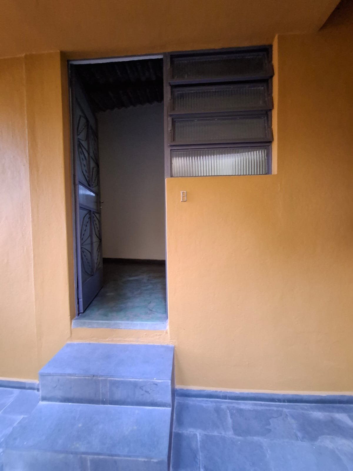Kitnet 1 Quarto para Aluguel no Califórnia, Belo Horizonte Casa B — foto 1 de 6
