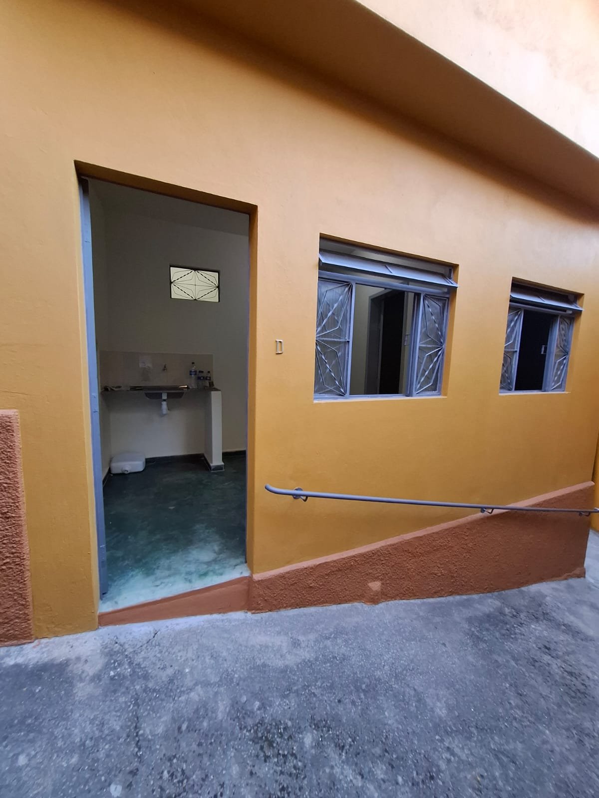 Kitnet 1 Quarto para Aluguel no Califórnia, Belo Horizonte Casa D — foto 1 de 6