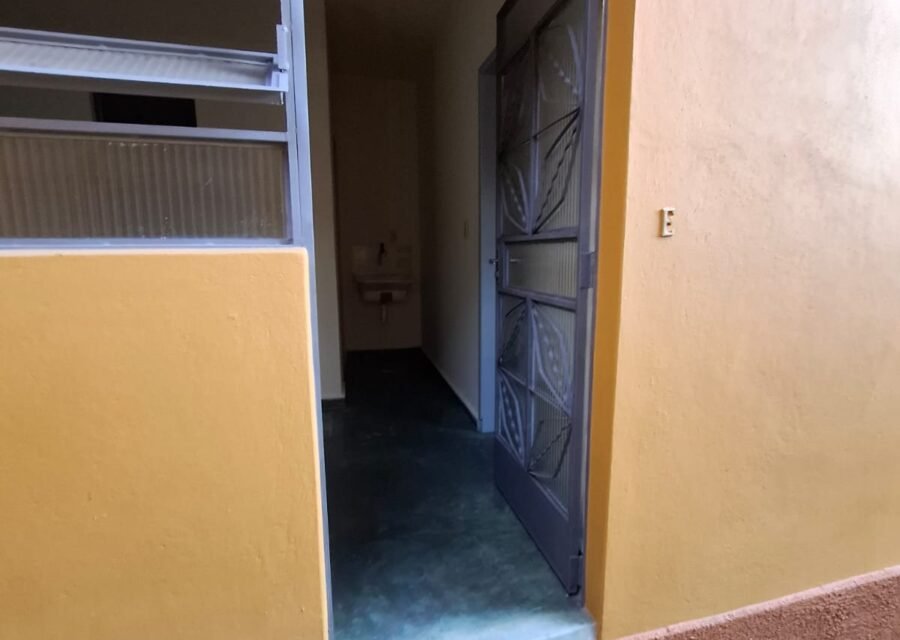 Kitnet 1 Quarto para Aluguel no Califórnia, Belo Horizonte Casa E