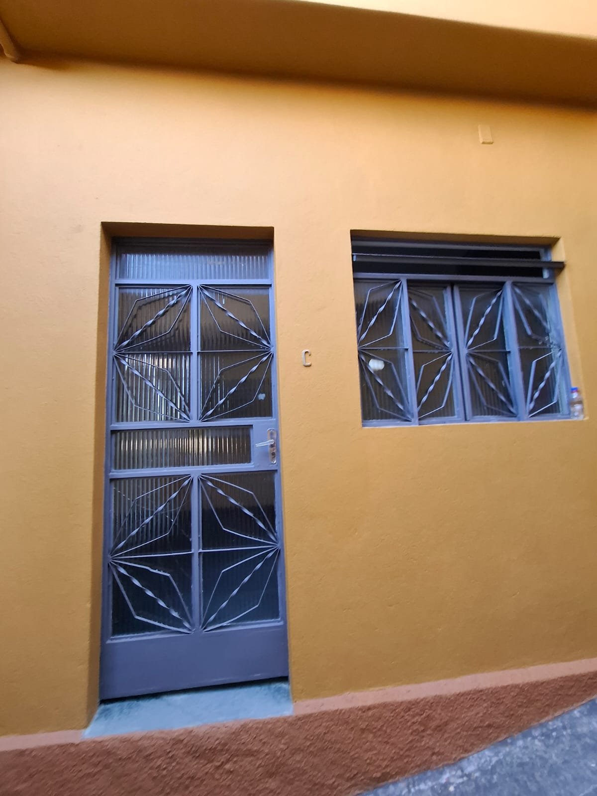 Kitnet 1 Quarto, Sala para Aluguel no Califórnia, Belo Horizonte Casa C — foto 1 de 8